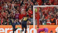 Real Madrid's Brazilian forward #07 Vinicius Junior (L) celebrates scoring the 2-2 goal from the penalty spot past Bayern Munich's German goalkeeper #01 Manuel Neuer during the UEFA Champions League semi-final first leg football match between FC Bayern Munich and Real Madrid CF on April 30, 2024 in Munich, southern Germany. (Photo by Michaela STACHE / AFP)
