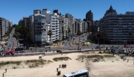 Aerial view showing a bus that ran into the beach in Pocitos neighbourhood in Montevideo, on October 26, 2024. At least 15 people were injured, while the cause of the accident is still to be determined. (Photo by Nicolas GARCIA / AFP)
