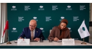 Vice Chairperson and CEO of Qatar Foundation H E Sheikha Hind bint Hamad Al Thani and President of Carnegie Mellon University Farnam Jahanian signing the extension agreement. 