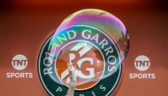  A visitor plays with a soap bubble during the French Open tennis tournament at the Roland-Garros Complex in Paris on May 24, 2025. (Photo by Alain Jocard / AFP)
 