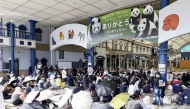 Crowds gathered to say goodbye to the pandas. Photo: The Japan News