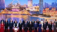 In this pool photograph distributed by the Russian state agency Sputnik, Russia's President Vladimir Putin, Chinese President Xi Jinping, his wife Peng Liyuan and foreign leaders pose during a family photo of the Shanghai Cooperation Organization (SCO) Summit in Tianjin on August 31, 2025. (Photo by Alexander Kazakov / POOL / AFP)