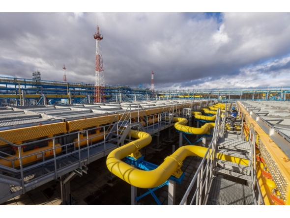 Connected pipework at a gas treatment facility in the Lensk district of the Sakha Republic, Russia. (Photo by Andrey Rudakov/Bloomberg)
