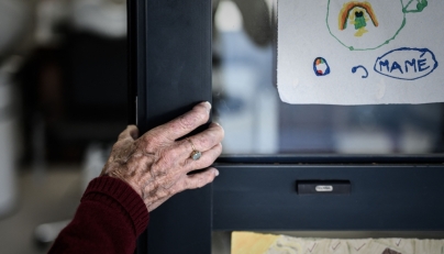 (Files) In this picture taken on September 9, 2020 an Alzheimer's patient stands at the entrance of the hairdressing salon in Dax, southwestern France. (Photo by Philippe Lopez/ AFP)