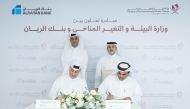 Minister of Environment and Climate Change H E Dr. Abdullah bin Abdulaziz bin Turki Al Subaie and Acting GCEO of AlRayan Bank, Omar Al Emadi witnessing the signing. 