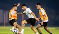 Al Sadd's Paulo Otávio (centre) trains with teammates.