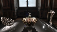 This picture shows the crown of the Empress of the French Eugénie de Montijo displayed at Apollon's Gallery on January 14, 2020 at the Louvre museum in Paris after the reopening of the Gallery following ten months of renovations. Robbers broke in to the Louvre and fled with jewellery on October 19, 2025 morning.(Photo by STEPHANE DE SAKUTIN / AFP)
