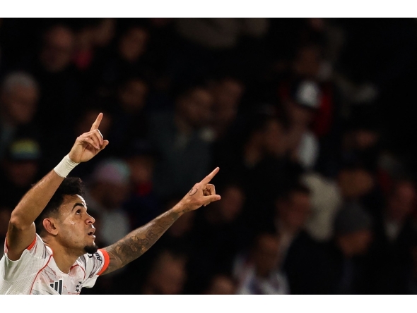 Bayern Munich's Colombian forward #14 Luis Diaz celebrates scoring his team's second goal during the UEFA Champions League, league phase day 4, football match between Paris Saint-Germain (PSG) and FC Bayern Munich at the Parc des Princes in Paris, on November 4, 2025. (Photo by FRANCK FIFE / AFP)
