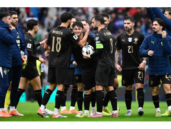 Portugal players celebrate after the 2026 World Cup qualifiers Europe zone group F football match between Portugal and Armenia, at Dragao stadium in Porto on November 16, 2025. Portugal won 9-1. (Photo by Miguel RIOPA / AFP)