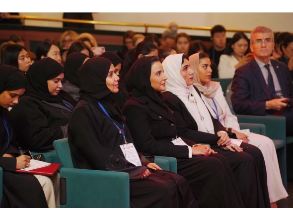 Deputy Speaker of the Council H E Dr. Hamda bint Hassan Al Sulaiti  with other attendees during the forum in Moscow.