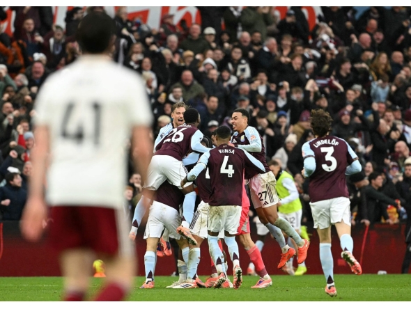 Aston Villa's Argentinian midfielder #10 Emiliano Buendia is mobbed by teammates after scoring the team's second goal during the English Premier League football match between Aston Villa and Arsenal at Villa Park in Birmingham, central England on December 6, 2025. (Photo by JUSTIN TALLIS / AFP)
