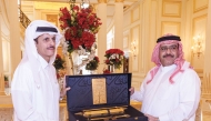 Deputy Chairman of QBA Sheikh Dr. Khalid bin Thani Al Thani presents a souvenir to Minister of Trade of Iraq H E Atheer Dawood Al-Ghurairi during the meeting.