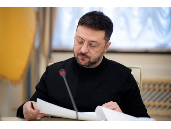This handout photograph taken on December 23, 2025 and released by the Ukrainian Presidential Office on December 24, 2025 shows Ukraine's President Volodymyr Zelensky during a meeting with journalists in Kyiv. (Photo by Handout / Ukrainian Presidential Office / AFP)