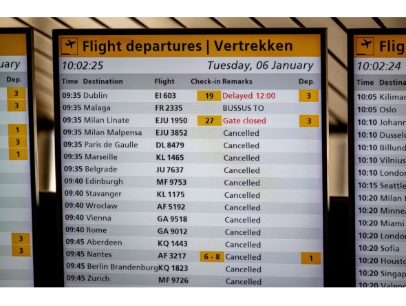 This photograph shows a flight departures information board displaying numerous cancellations at the Schiphol Airport on January 6, 2026 as hundreds of flights have been cancelled again at the airport due to snowfall. (Photo by Robin Utrecht / ANP / AFP) / Netherlands OUT