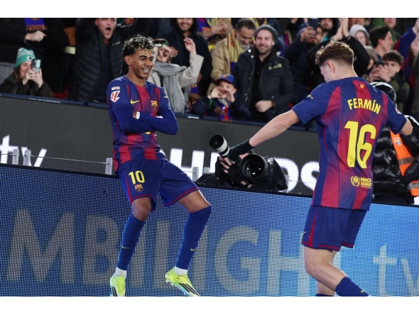 :Barcelona's Spanish forward #10 Lamine Yamal (L) celebrates scoring his team's third goal with Barcelona's Spanish midfielder #16 Fermin Lopezduring the Spanish league football match between FC Barcelona and Real Oviedo at Camp Nou Stadium in Barcelona on January 25, 2026. (Photo by Josep LAGO / AFP)