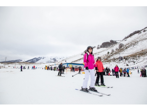 Tourists ski in the small ski resort of Roccaraso in the Abruzzo region, on January 18, 2026. Photo by Luca PRIZIA / AFP