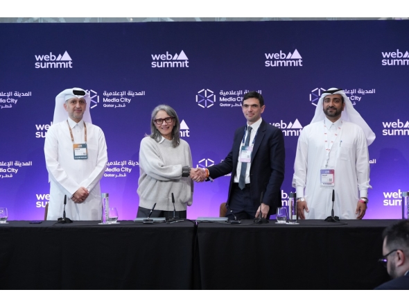 President of QSTP Rama Chakaki and Managing Director of TotalEnergies EP Qatar and Country Chair Antoine Delafargue with other officials. 