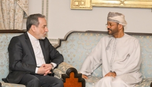 Muscat hosts serious talks between Iran, US: Omani Foreign Minister