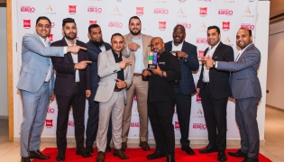  The hotel officials with the award.