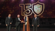 Sheikh Dr. Thani bin Ali bin Saud Al Thani receiving the shield of honour during the event.