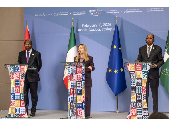 Italian Prime Minister Giorgia Meloni (C) speaks as Angola President Joao Lourenco (L), and Mahmoud Ali Youssouf (R), Chairperson of the African Union Commission, listen on during the closing press conference of the Second Italy-Africa Summit at the Addis International Convention Center (AICC) in Addis Ababa on February 13, 2026. (Photo by Marco Simoncelli / AFP)
