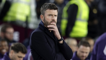 Manchester United's English Interim head coach Michael Carrick reacts ahead of the English Premier League football match between West Ham United and Manchester United at the London Stadium in east London on February 10, 2026. (Photo by Ian Kington / AFP) 
