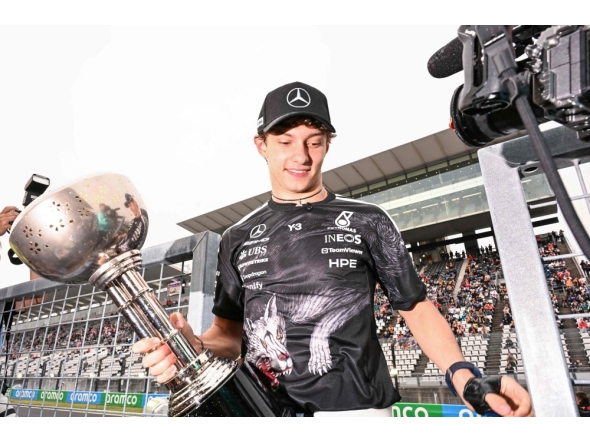 Mercedes' Italian driver Kimi Antonelli celebrates with his team after winning the Formula One Japanese Grand Prix at the Suzuka circuit in Suzuka, Mie prefecture. (Photo by Toshifumi Kitamura / AFP)
 
