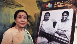 (Files) Bollywood playback singer Asha Bhosle attends a press conference in Mumbai on August 8, 2023, to announce her 90th Live concert in Dubai. (Photo by Sujit Jaiswal / AFP)