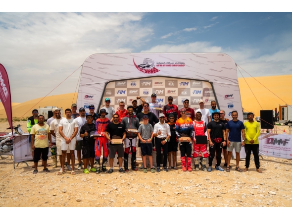 QMMF Executive Director Amro Al-Hamad poses for a photo with the participants.