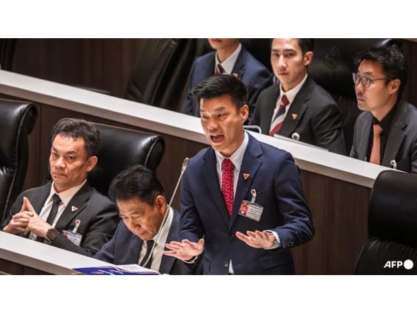 People's Party leader Natthaphong Ruengpanyawut (centre) speaks at the parliament chamber in Bangkok on Apr 9, 2026. (File photo: AFP/Chanakarn Laosarakham)