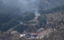 :JAPAN-WILDFIRE
A fire engine sprays water on a hill side near homes in the town of Otsuchi, in Iwate Prefecture on April 25, 2026.
(Photo by ANDREW CABALLERO-REYNOLDS / AFP)