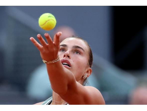 Belarus' Aryna Sabalenka serves to Romania痴 Jacqueline Cristian during their 2026 WTA Tour Madrid Open tennis tournament third round singles match at the Caja Magica in Madrid, on April 25, 2026. (Photo by Thomas COEX / AFP)