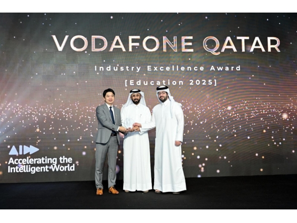 Enterprise Business Unit Director at Vodafone Qatar Mohammed Mohsin Alyafei receiving the award.