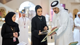 Sheikha Moza visits Doha International Book Fair