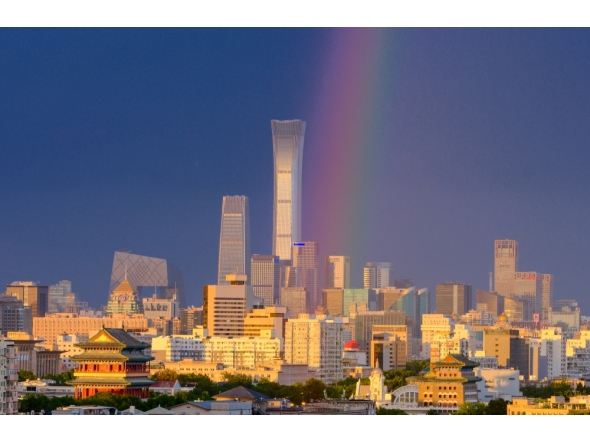 This photo shows a rainbow in the sky over Beijing, capital of China. (Xinhua/Chen Yehua)