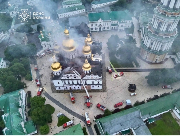 This handout photograph shows firefighters extinguishing a fire in the Dormition Cathedral in the Orthodox complex of the Kyiv Pechersk Lavra. (Photo by Handout / State Emergency Service of Ukraine / AFP) 