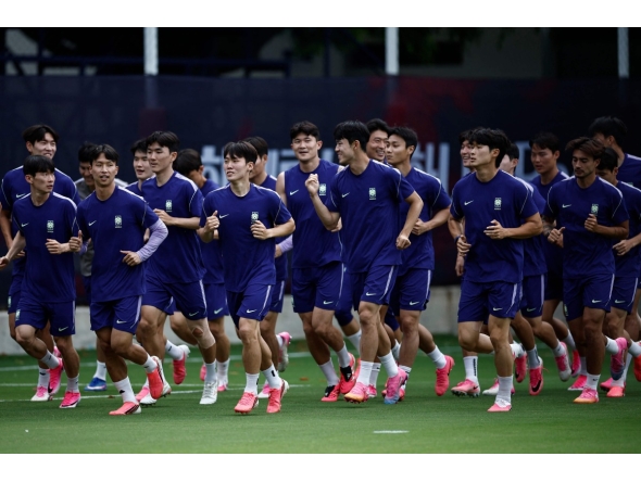 South Korea's players take part in a training session at Chivas Verde Valle in Guadalajara, Mexico on June 17, 2026. (Photo by Ulises RUIZ / AFP)