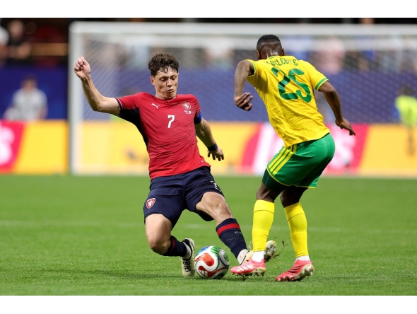 Ladislav Krejci #7 of Czechia competes for the ball against Kamogelo Sebelebele #25 of South Africa during the FIFA World Cup 2026 Group A match between Czechia and South Africa at Atlanta Stadium on June 18, 2026 in Atlanta, Georgia. (Photo by Alex Slitz / GETTY IMAGES NORTH AMERICA / Getty Images via AFP)
