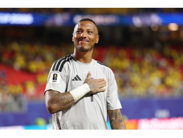 Eloy Room #1 of Curacao applauds fans after the 0-0 draw during the FIFA World Cup 2026 Group E match between Ecuador and Curacao on June 20, 2026 in Kansas City, Missouri. Charlotte Wilson/Getty Images/AFP 

