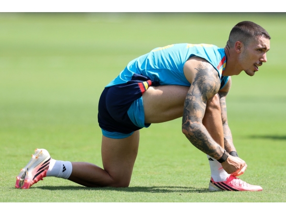 Alex Grimaldo #3 of Spain looks on during the Training at Baylor School on June 29, 2026 in Chattanooga, Tennessee. (Photo by Florencia Tan Jun / GETTY IMAGES NORTH AMERICA / Getty Images via AFP)