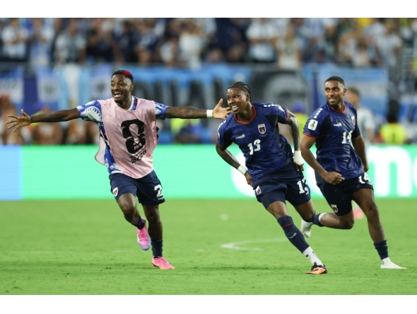 Cape Verde's defender #13 Sidney Lopes Cabral celebrates with teammates scoring his team's second goal during the 2026 World Cup round of 32 football match between Argentina and Cape Verde at the Miami Stadium in Miami Gardens on July 3, 2026. (Photo by PATRICIA DE MELO MOREIRA / AFP)