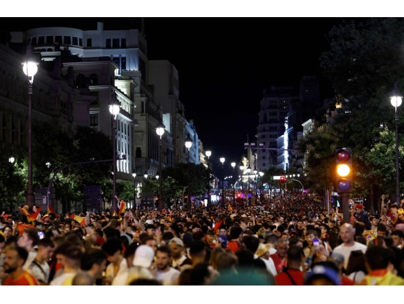 Spain's supporters celebrate victory after the 2026 World Cup final match between Spain and Argentina at Cibeles square and Gran Via avenue in Madrid, on July 19, 2026. (Photo by Oscar Del Pozo / AFP)