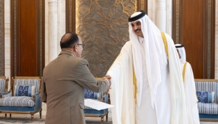 Amir receives credentials of five new ambassadors