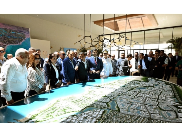 Egypt's Prime Minister H E Dr. Mostafa Madbouly and Minister of Housing, Utilities and Urban Communities, H E Randa El Menshawy with Qatari Diar CEO, Sheikh Hamad bin Talal Al-Thani, and other officials during the tour.
