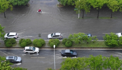 Vehicles drive through a waterlogged street in Wuxi, east China's Jiangsu Province, Aug. 10, 2026. (Photo by Huan Yueliang/Xinhua)