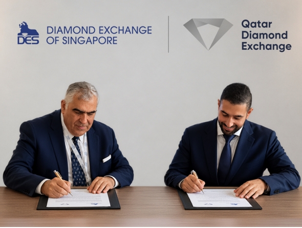 QDE Director, Ghanim Nasser Al-Saadi, and President of the Diamond Exchange of Singapore, Fabio Cascapera, signing the agreement