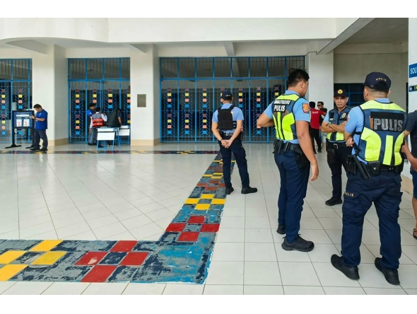 Philippine police gather at a school following a shooting in Zamboanga on August 18, 2026. A student was shot dead at a high school in the southern Philippines on August 18 before the alleged killer took his own life, police said. (Photo by Roel Parreno / AFP)
