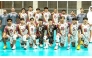Qatar U-17 players and officials pose for a photo.