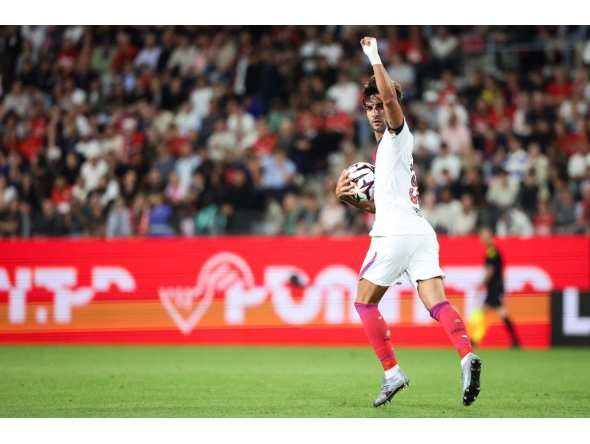PSG's Spanish forward #09 Ferran Torres celebrates after scoring his team first goal during the French L1 football match between Stade Rennais FC and Paris Saint-Germain (PSG) at the Roazhon Park stadium in Rennes, western France on August 23, 2026. (Photo by ALAIN JOCARD / AFP)