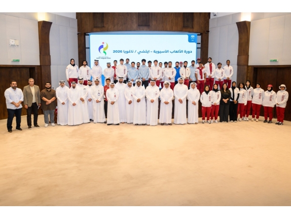Team Qatar athletes and QOC officials pose for a group photo. 